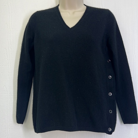 Nordstrom Collection - 100 % Cashmere Black V Neck Buttons Side Sweater SZ XS - Picture 3 of 11